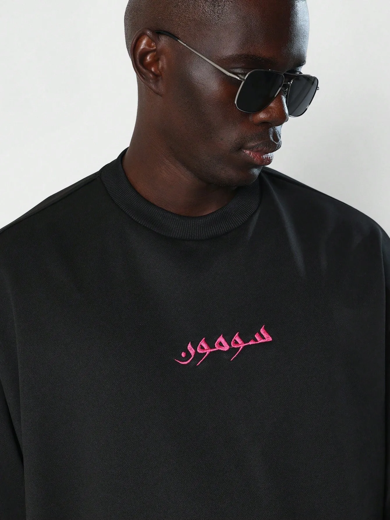 Crop Fit Raw Edge Hem Sweatshirt With Arabic Letter & Number Graphic Print