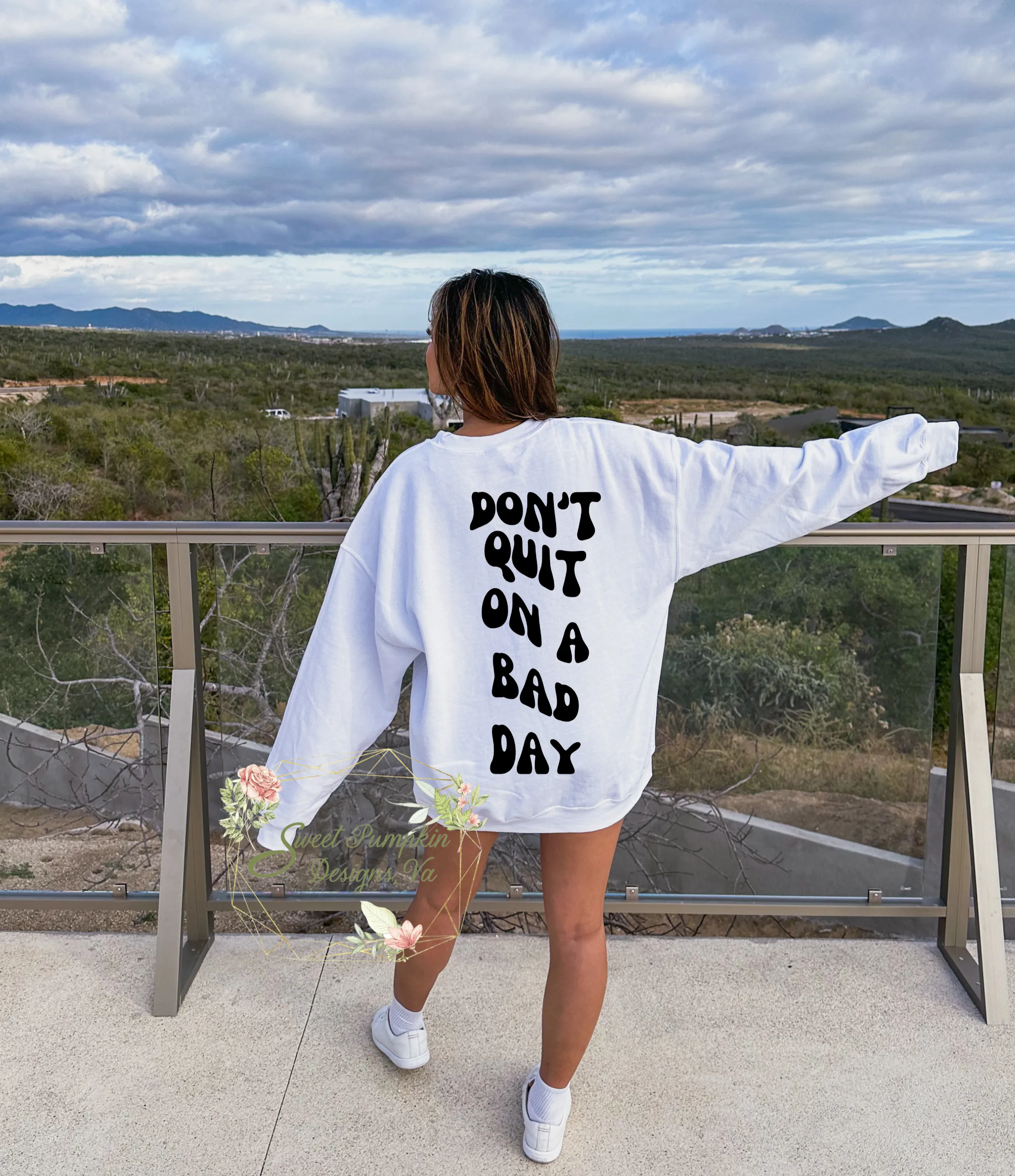 Oversized Retro Crewneck Sweatshirt with Inspirational Quote "Don't Quit On Bad Days"