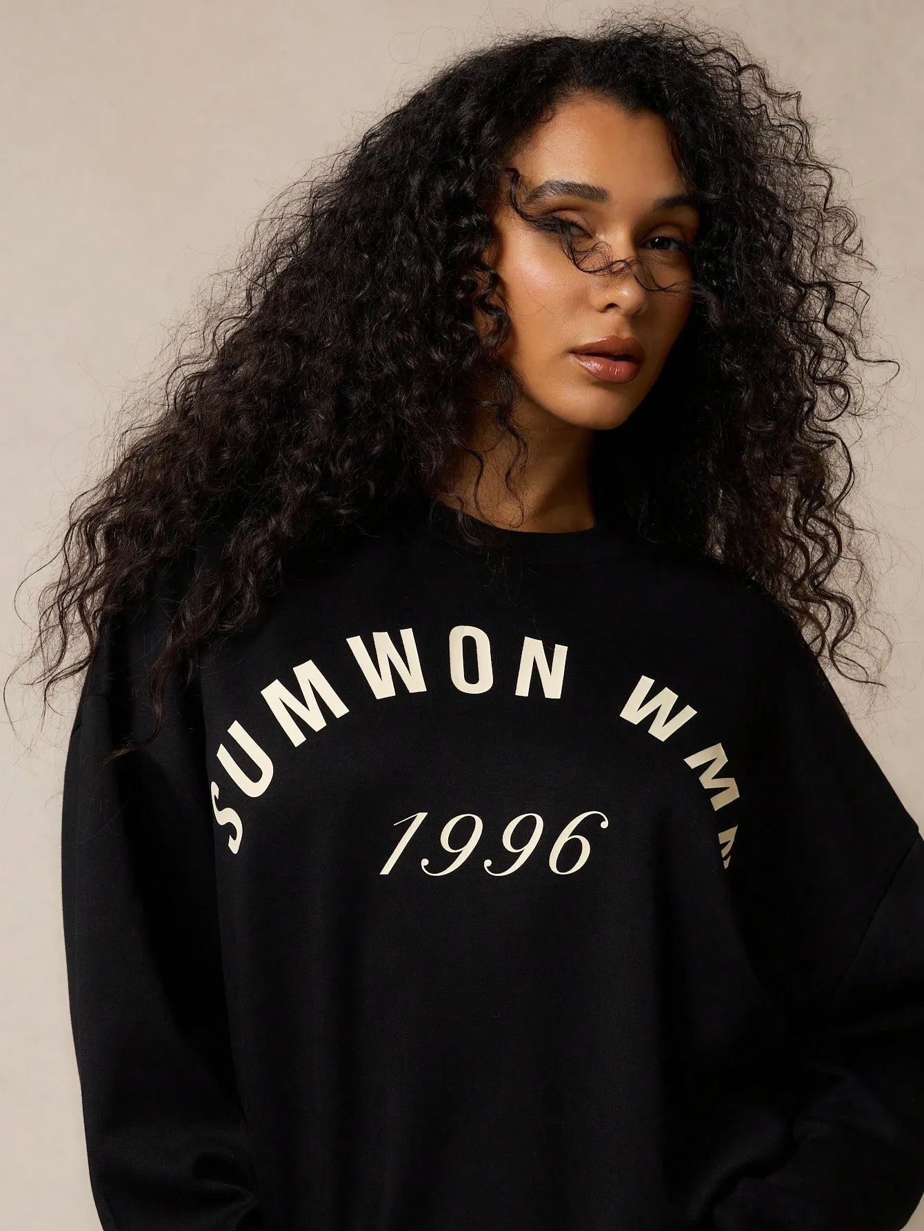 SUMWON WOMEN Essential Oversized Sweatshirt With Front Graphic Print