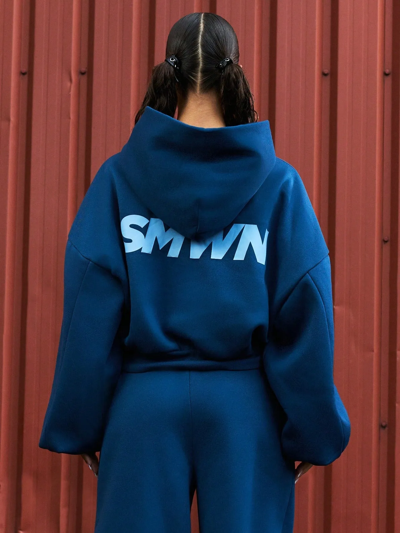 SUMWON WOMEN Oversized Crop Long Sleeves Hoodie With Back Graphic Print